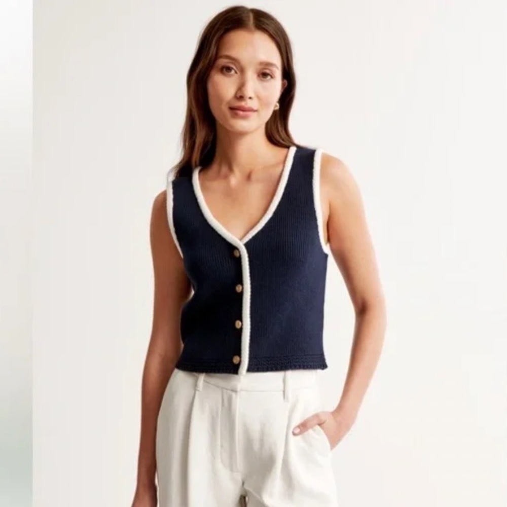 Abercrombie & Fitch Womens Mara button up sweater vest L